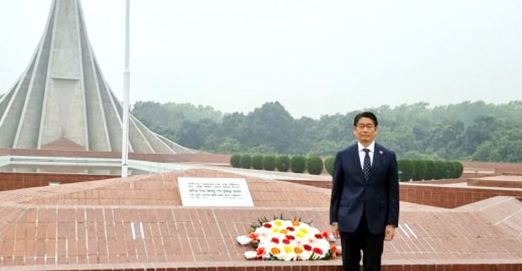 জাতীয় স্মৃতিসৌধে জাপানের রাষ্ট্রদূতের শ্রদ্ধা নিবেদন