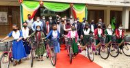 বড়লেখায় বাইসাইকেল পেল ক্ষুদ্র নৃগোষ্ঠীর শিক্ষার্থীরা