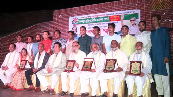 বঙ্গবন্ধুর ৭ মার্চের ভাষণের ৫ প্রত্যক্ষদর্শীকে সিলেট জেলা যুবলীগের সম্মাননা