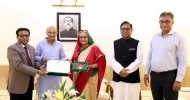 বিদ্যুৎ বিভাগের অর্জিত ‘স্বাধীনতা পদক’ প্রধানমন্ত্রীর কাছে হস্তান্তর
