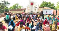 পিছিয়ে পড়া জনগোষ্ঠীর মাঝে জেলা যুবলীগের খাদ্য বিতরণ