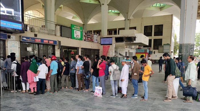 ছয় ঘন্টার ধর্মঘটে সিলেটে ট্রেন যাত্রীদের চরম দুর্ভোগ