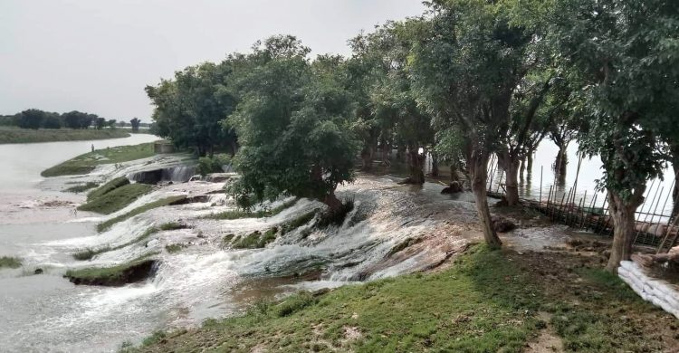 উজানে টানা বৃষ্টি হচ্ছে : হাওর এলাকায় আরেক দফা ঢল নামার আশঙ্কা