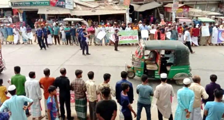 বিএনপি নেতার মুক্তির দাবিতে রাস্তায় আওয়ামীলীগ নেতারা!