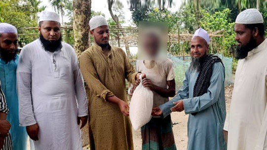 গোয়াইনঘাটে জেলা যুব জমিয়তের ত্রাণ সামগ্রী বিতরণ