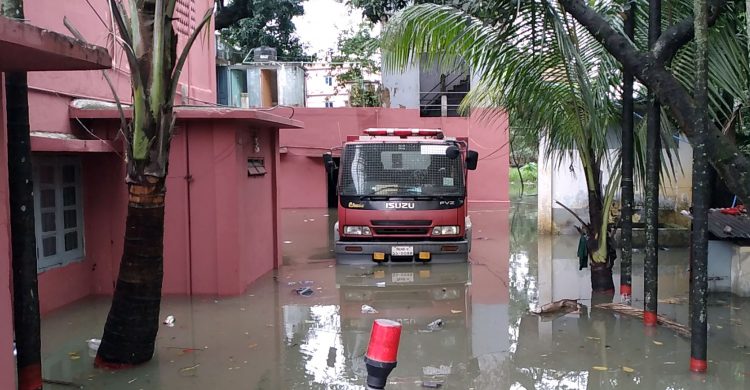 সিলেটের গুরুত্বপূর্ণ প্রতিষ্ঠানগুলোতে পানি উঠে গেছে