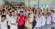 মোবাইলফোন আসক্তিকে লাল কার্ড দেখাল শিক্ষার্থীরা