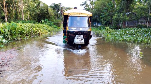 ডুবছে জগন্নাথপুরের রাস্তা-ঘাট : প্লাবিত হচ্ছে নিন্মাঞ্চল