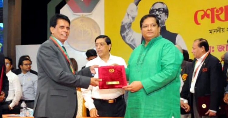 পুরস্কারের লাখ টাকা নিয়ে সুবিধাবঞ্চিত শিশুদের পাশে রেফারি তৈয়ব হাসান