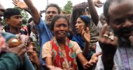 কোম্পানীগঞ্জে ত্রাণ প্রত্যাশীদের হট্টগোল : পুলিশের সাথে হাতাহাতি
