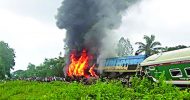 পারাবত এক্সপ্রেস ট্রেনের আগুন নিয়ন্ত্রণে: ঢাকা-সিলেট রেল যোগাযোগ বন্ধ
