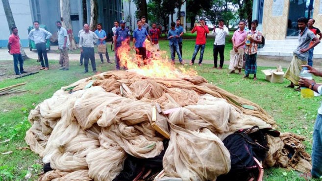 দিরাইয়ে বিপুল পরিমাণ অবৈধ কারেন্ট জাল আগুনে ভস্ম