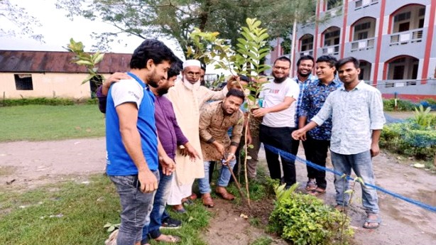 কোম্পানীগঞ্জ ট্যুরিস্ট ক্লাবের বৃক্ষরোপণ কর্মসূচি