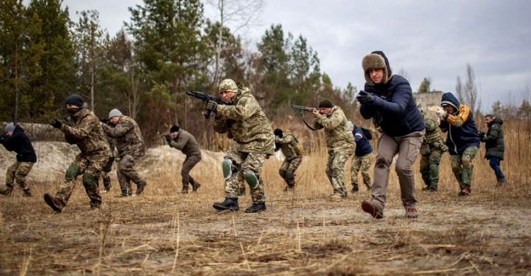 সেভেরোদোনেৎস্কে চলছে তীব্র লড়াই : পিছু হটছে রুশ বাহিনী