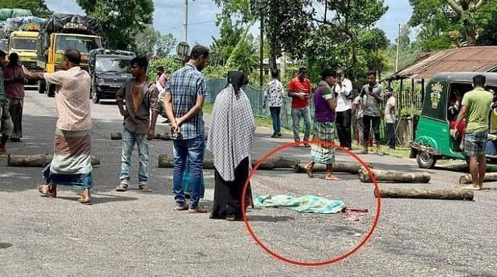 বিস্কুট আনতে গিয়ে ঢাকা-সিলেট মহাসড়কে প্রাণ ঝরলো বাবা-ছেলের