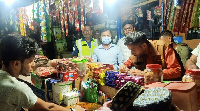নবীগঞ্জে রাত ৮টার পর দোকান বন্ধে অভিযান