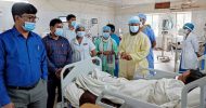 প্রবাসী বাবা-ছেলের মৃত্যু: অসুস্থদের দেখতে হাসপাতালে ডিসি