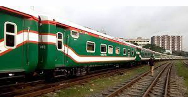 পাারাবতের ইঞ্জিন বিকল : ২ ঘণ্টা বন্ধ রেল যোগাযোগ