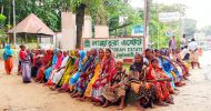 বৈঠকে হয়নি সমাধান : ফের আন্দোলনে চা শ্রমিকরা