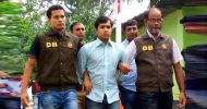 পুলিশের চোখে স্প্রে মেরে মৃতুদণ্ডপ্রাপ্ত দুই আসামি ছিনতাই : একজন ছাতকের