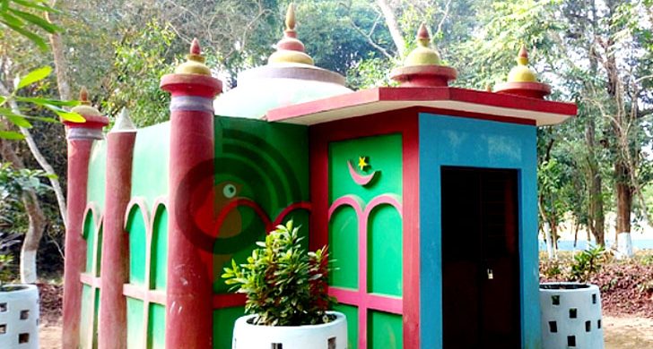 মৌলভীবাজারে দেখা মিলল দেশের আরেক ছোট মসজিদ